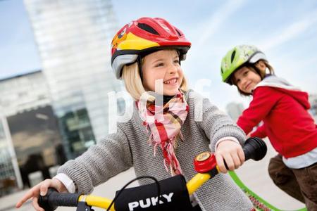 Das Fahrrad ist die erste Maschine, die ein Kind zu beherrschen lernt. Entsprechend groß ist der Stolz kleiner Radler, wenn sie den Dreh raus haben (Quelle/Source: ´www.puky.de | pd-f´