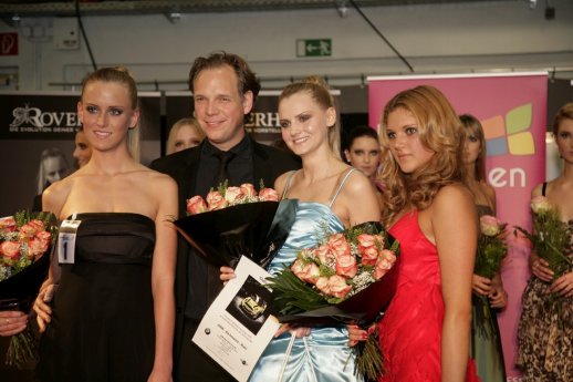 Gewinnerinnen des Supermodels-Contest mit Thorsten Schäfer.jpg