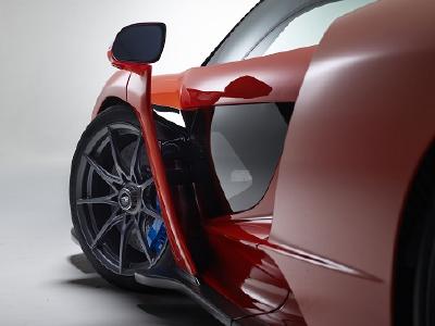 McLaren vertraut den UHP-Reifen von Pirelli, um die 800 PS des McLaren Senna sicher auf Strecke und Straße zu übertragen