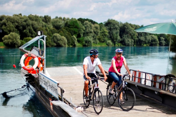 Mit der Fähre über die Donau_Tourist-Information Bad Gögging_ESK-Foto.jpg