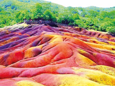 %E2%94%AC%C2%AE_RP_chamarel-7-coloured-earth-mauritius.%20jpg.jpeg