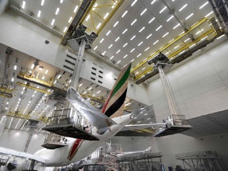 Emirates aircraft paint hangar in DXB_Credit Emirates.jpg
