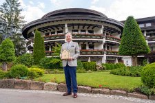 Hermann Bareiss wurde als Ehrenpreisträger des Schwarzwald Genuss-Awards 