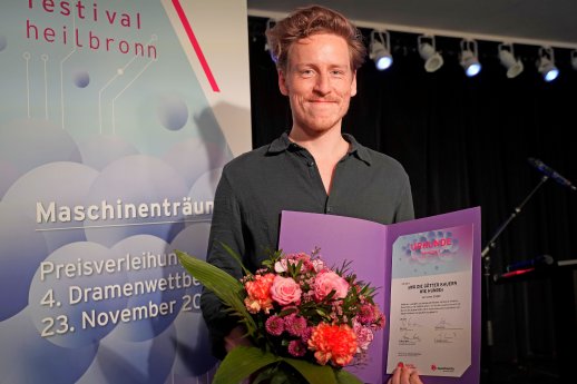 Leon Engler gewinnt den Dramenwettbewerb Science and Theatre 2025 ©Verena Bauer.JPG