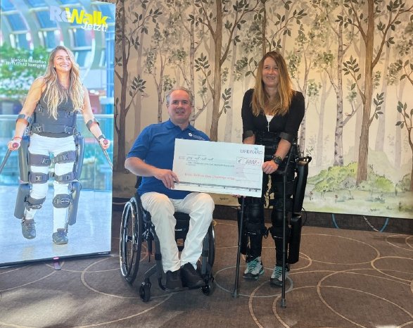 Scheckübergabe FGQ.jpg