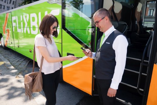 flixbus-mobile-check-in-image-free-for-editorial_purposes lr.jpg