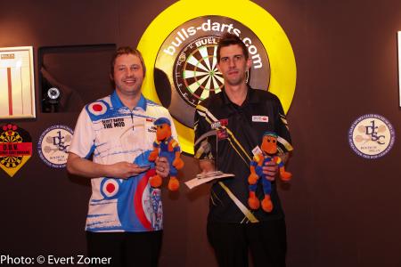 en-Einzel BULL'S Darts Masters Scott Baker (li) und Runner-Up Michael Unterbuchner WK