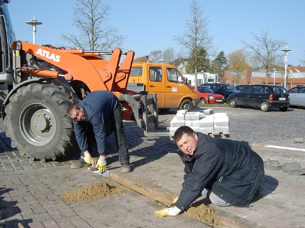 Behindertenparkplätze 1 kleiner.JPG