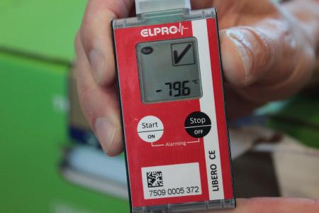 -79,6 Grad. Die Temperatur des BionTech-Impfstoffs wird permanent überprüft. Foto: Sabine Galle-Schäfer/Vogelsbergkreis