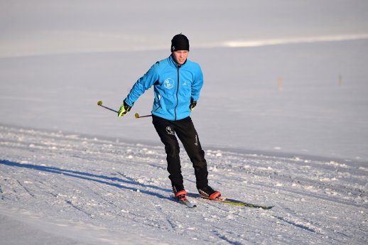 isny-winter-langlauf-skater-frontal-im-schnee-verbindungsloipe-großholzleute-gschwend-foto-.jpg