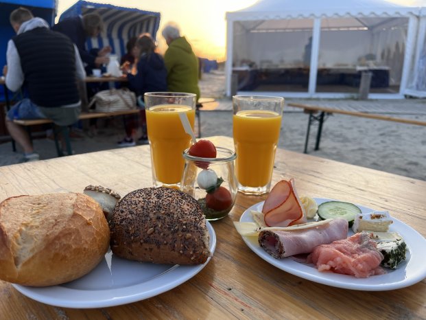 Frühstück_am_Strand_2024.jpeg