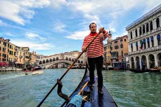 Venedig_Gondoliere_©Schumann Reisen.jpg