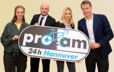  v.l. Stefanie Eichel, Geschäftsführerin der eichels: Event GmbH, Ralf Sonnenberg, Eventmanager der Stadt Hannover, Elke van Zadel von der Region Hannover und Hans Christian Nolte, Geschäftsführer der Hannover Marketing und Tourismus GmbH präsentieren 