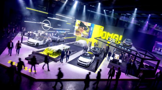 opel-stx-concept-und-omg-gse-opel-macht-auf-dem-pariser-autosalon-die-deutsche-autobahn-zur.jpg