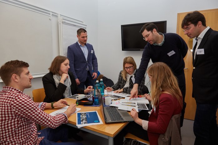 Studierende der HS Geisenheim und Unternehmensexperten im Gespräch © Hochschule Geisenheim, Foto.jpg