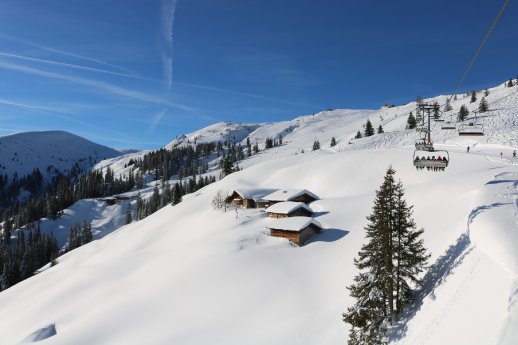 Innerkotkaseralm am Schatzbergmit Hahnkopfbahn Skijuwel  Winter Wildschönau Rechte Wildschönau T.JPG
