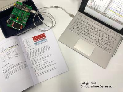 Lab@Home wurde für das Fernstudium Zuverlässigkeitsingenieurwesen an der h_da entwickelt und motiviert zu selbstgesteuertem Lernen im Heimlabor / Foto: Lab@Home© Hochschule Darmstadt