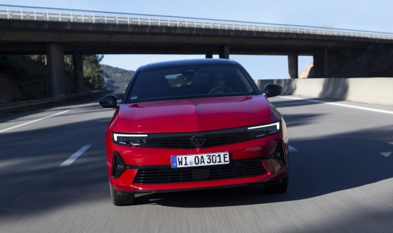 OpelAstraSportsTourerElectric (2).jpg