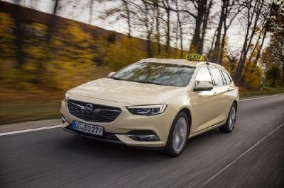 Opel Insignia jetzt auch als Taxi - "Hallo Taxi": Wer ein ebenso geräumiges wie komfortables Fortbewegungsmittel sucht, wird ab sofort beim Opel Insignia Sports Tourer als neuem Taxi-Modell fündig