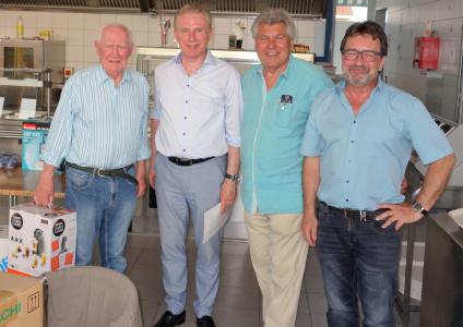 Der Geschäftsführer der Landesinnung, Ruediger Thaler (2. v. li.) überreichte die Preise