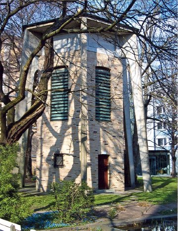 Glockenturm, Stiftsgarten, Frühling.JPG