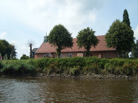 7-Heiligenstedten_Dorfkirche_an_Stör©C. Löser, CC BY 3.0 DE via Wikimedia Common.JPG