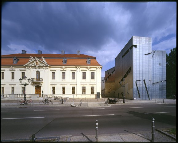 Juedisches Museum_Libeskind.jpg