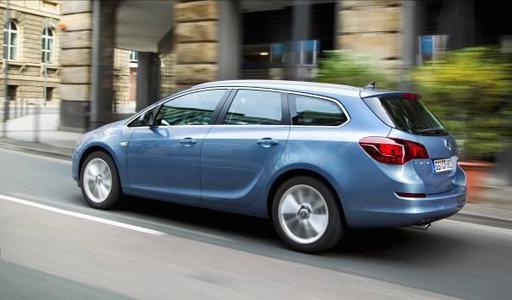 Aufgrund der großen Nachfrage nach dem Astra Sports Tourer (Bild) und dem Astra-Fünftürer plant Opel Sonderschichten in den Werken Gliwice (Polen) und Ellesmere Port (Großbritannien)