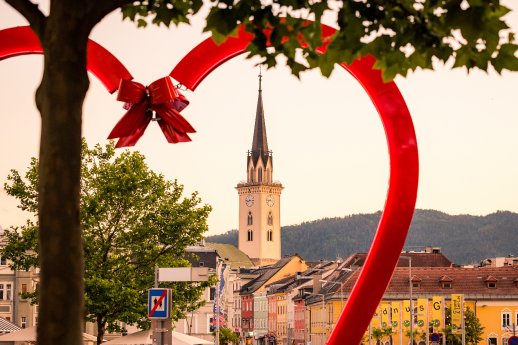 Region Villach Tourismus_Villach_Stadtpfarrturm mit Herz_Michael Stabentheiner.jpg