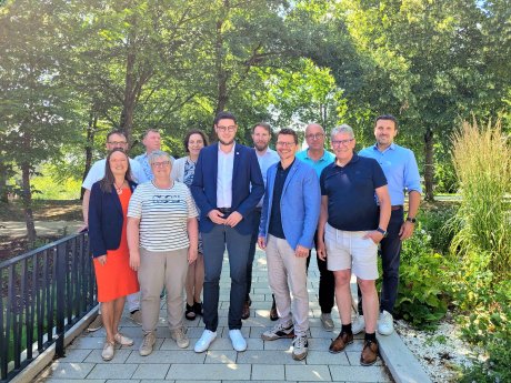 Gruppenbild_neuer_Vorstand_Geopark_Ries_e._V._Cornelia_Bäuml.jpg