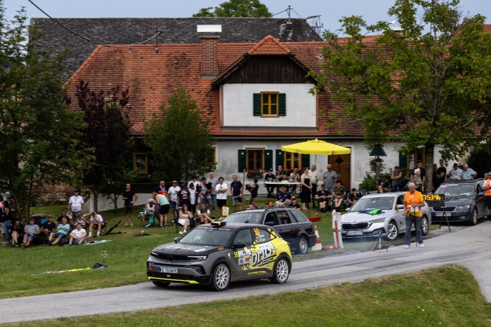 opel-mokka-gse-rally-mischt-bei-der-rallye-weiz-die-allrad-konkurrenz-auf (1).jpg