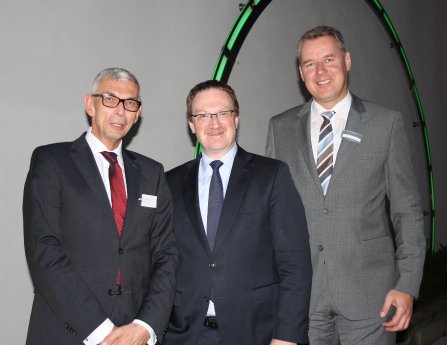 Bild_SUEDWESTBANK_Wirtschaftsweise Lars Feld mit Wolfgang Jung und Andreas Hahnemann.JPG