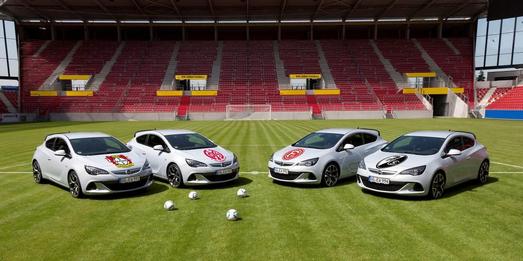 Die Adam Opel AG kehrt nach zehn Jahren mit Beginn der kommenden Saison 2012/13 in die Fußball-Bundesliga zurück. Der Automobilhersteller wird "Offizieller Premium-Partner" der vier Erstliga-Clubs Bayer 04 Leverkusen, 1. FSV Mainz 05, Fortuna Düsseldorf und SC Freiburg