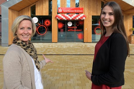 Anja Kiel und Jana Offermann eröffnen die neue Filiale in Oberneuland Rockwinkeler Heerstr, Copyright Die Sparkasse Bremen, Foto: M. Bahlo