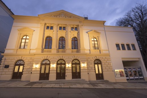 Eduard-von-Winsterstein-Theater-Annaberg-Buchholz_Foto-Dirk-Rückschloss.jpg