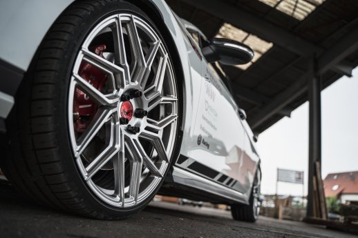 16. VW Golf MK7 GTI Barracuda Dragoon Silber.jpg