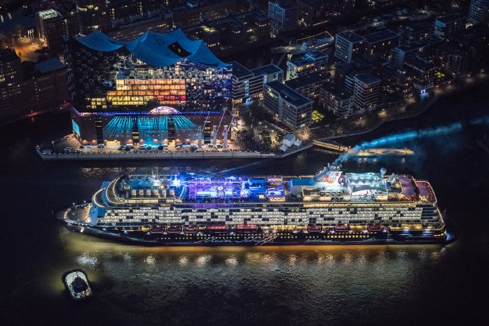 Aerial_Elbphilharmonie Hamburg_Taufe_launching_ TUI Mein Schiff_photo_Andreas Vallbracht.jpeg