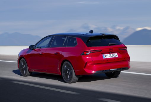 OpelAstraSportsTourerElectric (4).jpg