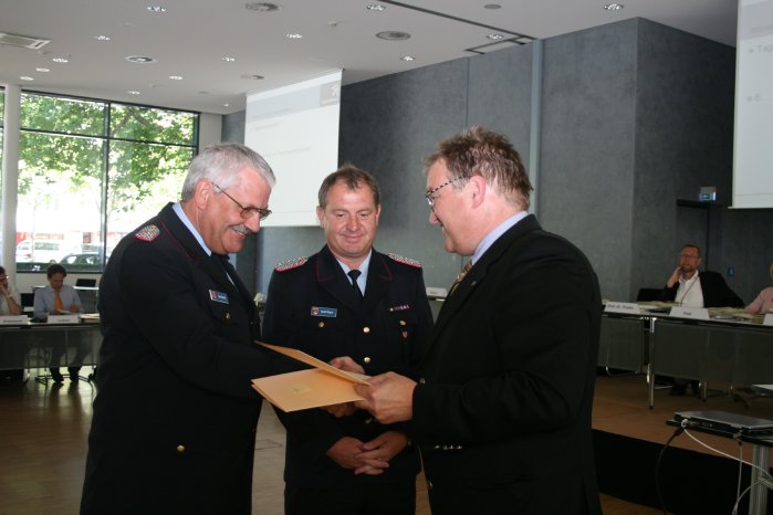 Ernennung Bernd Keitel Detlef Hilgert 28.6.2011 001.jpg
