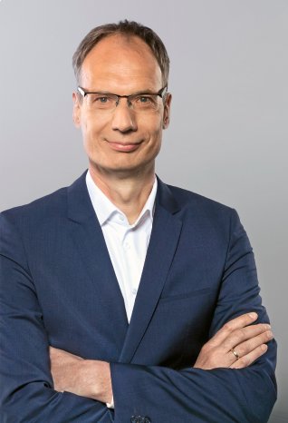 Opel-CEO-Michael-Lohscheller-515349.jpg