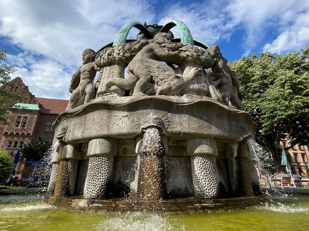 Jugendstil-Brunnen auf dem Gutenbergplatz © KTG Karlsruhe Tourismus GmbH.JPG