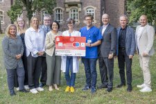v.l.n.r.: Sylvia Keller (Stellvertretende Pflegedienstleitung im Zentrum für Kinder und Frauen), Ayleen Bindig (BNN), Petra Görlach, Stefan Hahn (Musikkorps der Bundeswehr), Elvira Schneider, PD Dr. Verena Ellerkamp, Prof. Dr. Sascha Meyer, Lutz Boden, Volker Schmalz (Organisationsteam Klinikum Karlsruhe) und Marco Rösch (Organisationsteam Klinikum Karlsruhe)