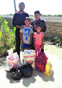 Familien von Gehörlosen in Usbekistan erhalten dringend benötigte Nahrungsmittel.