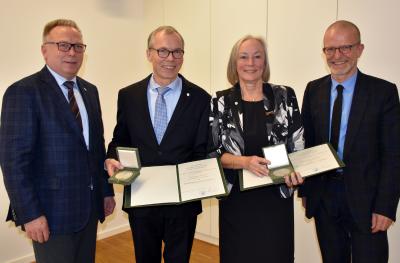 (v.l.): Dr. med. Edgar Pinkowski, Präsident der Landesärztekammer Hessen; Prof. Dr. Dr. René Gottschalk, Leiter des Gesundheitsamtes Frankfurt am Main; Prof. Dr. Ursel Heudorf, stellvertretende Leiterin des Gesundheitsamtes Frankfurt am Main; Stefan Majer, Gesundheitsdezernent der Stadt Frankfurt am Main / Bild: Gesundheitsamt Frankfurt