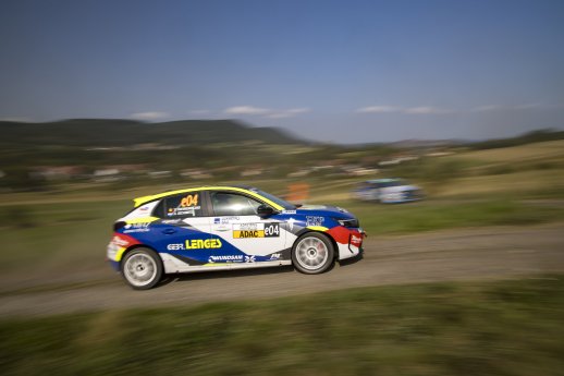 RallyeMont-BlancOpelCorsaRallyElectricvorhochalpinerKulisse (3).jpg