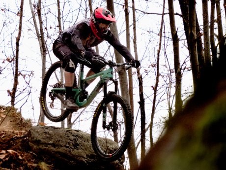 bluegrass-mtb-armour-back-shoulder-d3o-action12.jpg