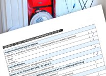 Alles erledigt, alles korrekt? Die Checklisten in der frisch aufgelegten FLiB-Broschüre helfen bei der Arbeit mit der neuen Prüfnorm für Luftdichtheitsmessungen.
Abbildung: FLiB e.V. Veröffentlichung bei Quellenangabe honorarfrei. Belegexemplar erbeten.
