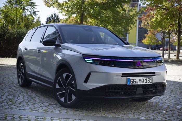 OpelprsentiertKI-gesttzteLichtkommunikationinautonomenFahrzeugen (1).jpg