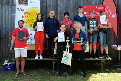 Die schleswig-holsteinischen Ultraleichtteams "CoSoCar" (Mitte) und "Stoppelmobil" (rechts)