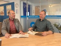 Michael Geißdörfer, Leiter Vertrieb bei der BKK ProVita (links), zu Gast bei zu Gast bei Frank Matzke (rechts) im Servicebüro Neuburg des Münchener Vereins